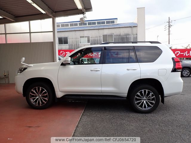 toyota land-cruiser-prado 2020 25520803 image 2