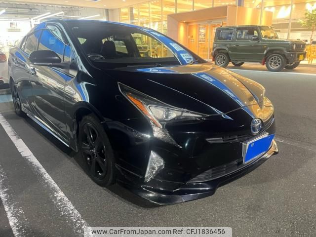 toyota prius 2017 CFJ1836456 image 2