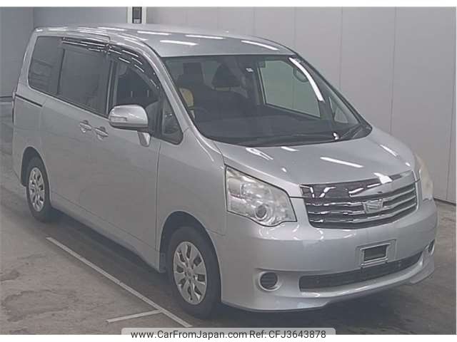 Toyota noah 2013