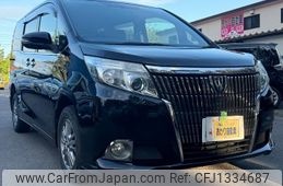 toyota esquire 2015 GOO_JP_700090373030250625002