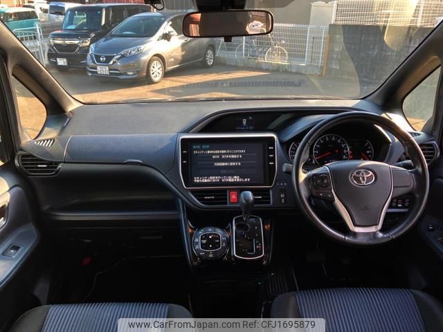 toyota voxy 2017 CFJ1695879 image 2