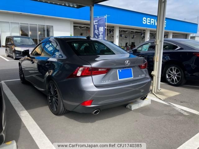 lexus is 2013 CFJ1740385 image 2