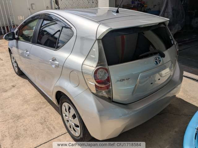 toyota aqua 2012 CFJ1718584 image 2
