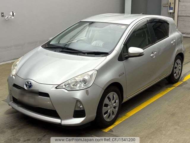 toyota aqua 2012 CFJ1541200 image 1