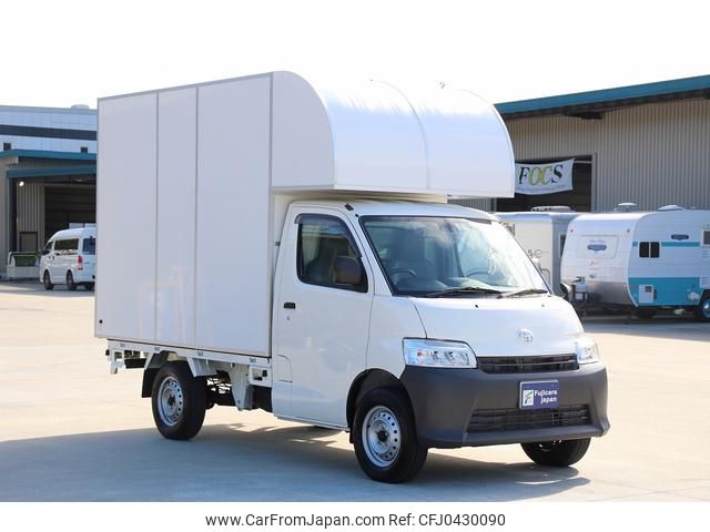 toyota townace-truck 2022 GOO_JP_700070848730241110001 image 2