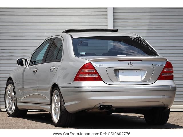 mercedes-benz c-class 2004 quick_quick_203065_WDC2030652R133350 image 2