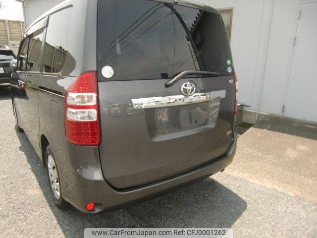 toyota noah 2013 -TOYOTA 【名変中 】--Noah ZRR70G--0547715---TOYOTA 【名変中 】--Noah ZRR70G--0547715- image 2