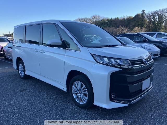 toyota noah 2022 quick_quick_6AA-ZWR95W_ZWR95-0003982 image 1