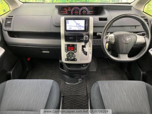 toyota voxy 2013 -TOYOTA--Voxy DBA-ZRR70W--ZRR70-0561871---TOYOTA--Voxy DBA-ZRR70W--ZRR70-0561871- image 2