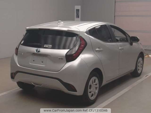 toyota aqua 2022 -TOYOTA--AQUA 6AA-MXPK11--MXPK11-2047555---TOYOTA--AQUA 6AA-MXPK11--MXPK11-2047555- image 2
