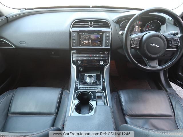 jaguar xe 2015 CFJ1601245 image 2