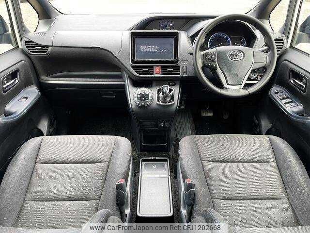 toyota voxy 2015 504928-930261 image 1