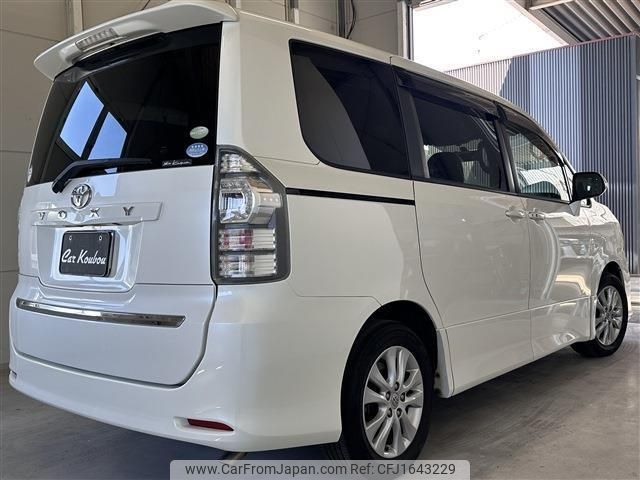 toyota voxy 2010 CFJ1643229 image 2