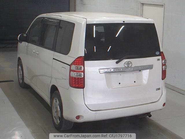 toyota noah 2012 CFJ1797716 image 2