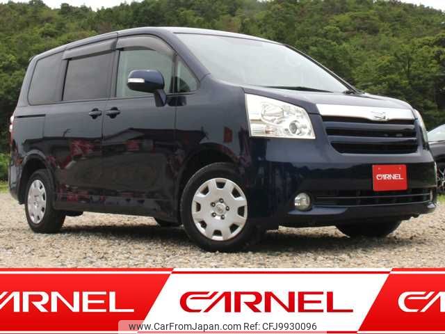 toyota noah 2010 T10685 image 1