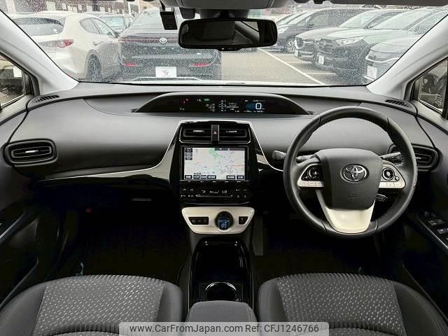 toyota prius 2018 quick_quick_DAA-ZVW50_ZVW50-6117221 image 2