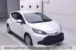 toyota aqua 2022 CFJ1735759