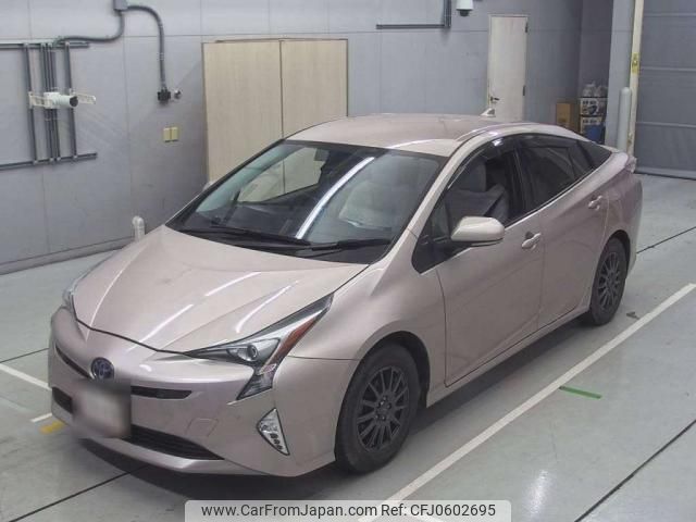 toyota prius 2018 quick_quick_6AA-ZVW55_ZVW55-8065684 image 1