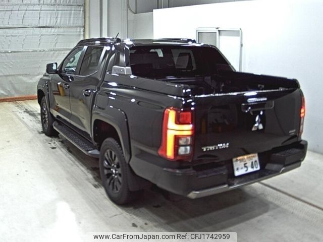 mitsubishi triton 2024 CFJ1742959 image 2