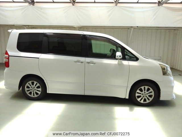 toyota noah 2011 ENHANCEAUTO_1_ea286461 image 2