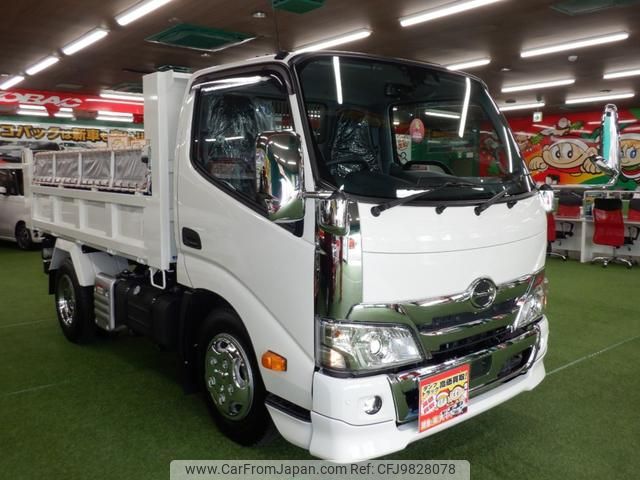 hino dutro 2024 GOO_NET_EXCHANGE_0700553A30240423W001 image 1