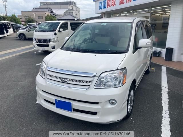 toyota noah 2005 CFJ1670166 image 1