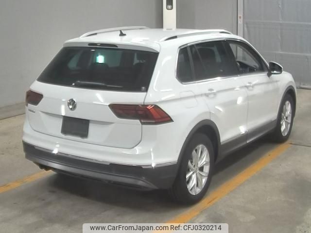 volkswagen tiguan 2018 -VOLKSWAGEN--VW Tiguan WVGZZZ5NZJW851512---VOLKSWAGEN--VW Tiguan WVGZZZ5NZJW851512- image 2