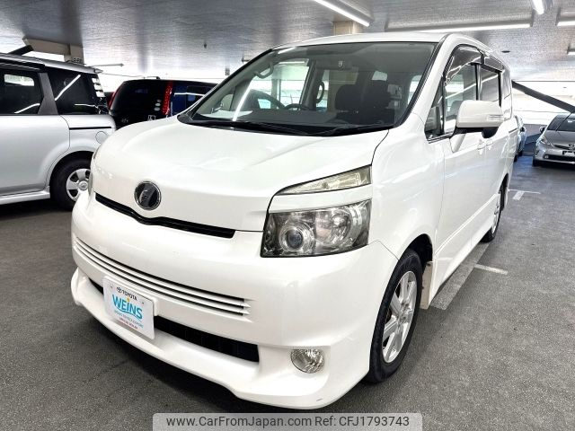toyota voxy 2007 CFJ1793743 image 1