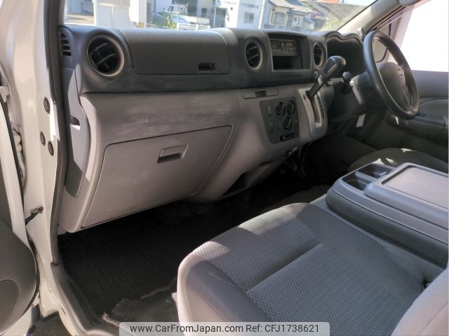 nissan caravan-van 2017 CFJ1738621 image 2