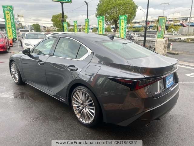 lexus is 2022 CFJ1858351 image 2