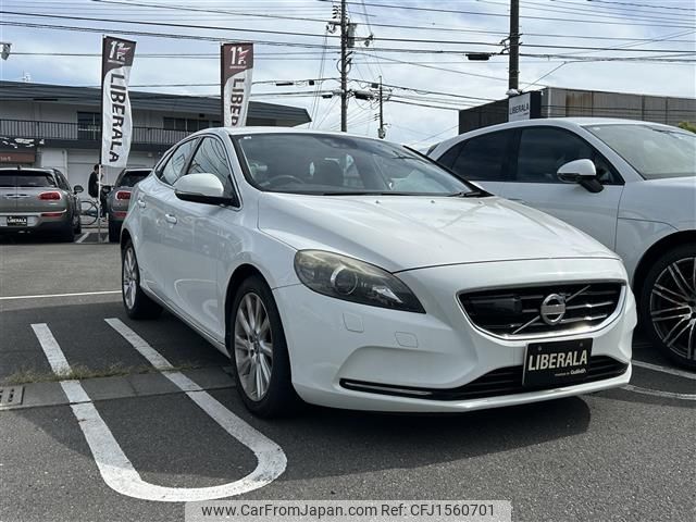 volvo v40 2013 CFJ1560701 image 1