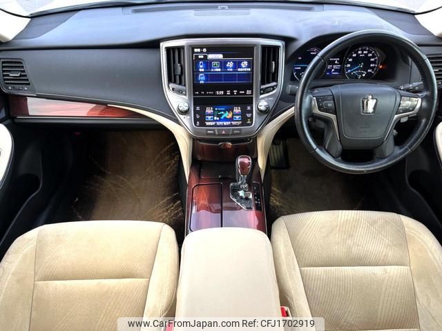 toyota crown-hybrid 2015 CFJ1702919 image 2