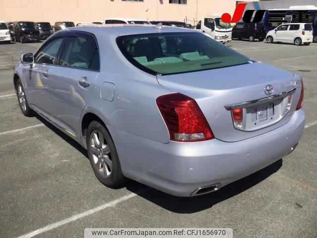 toyota crown-majesta 2011 CFJ1656970 image 2