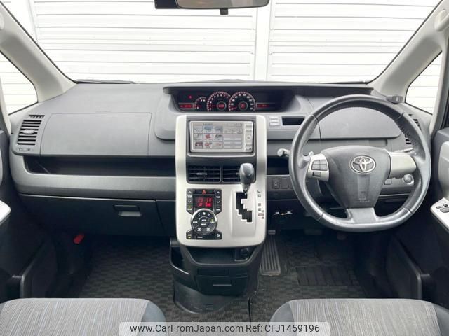 toyota voxy 2010 quick_quick_ZRR70W_ZRR70-0339933 image 2