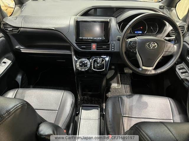 toyota voxy 2016 CFJ1689197 image 2