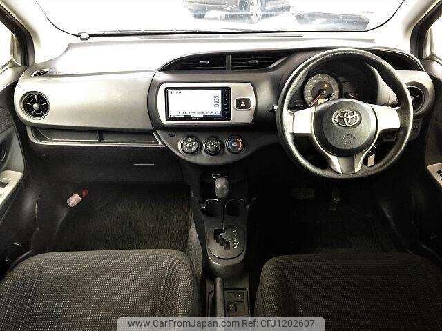toyota vitz 2017 504928-930375 image 1