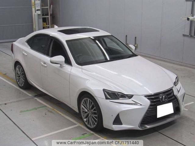 lexus is 2016 CFJ1751440 image 1