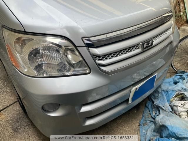 toyota noah 2006 CFJ1653331 image 1