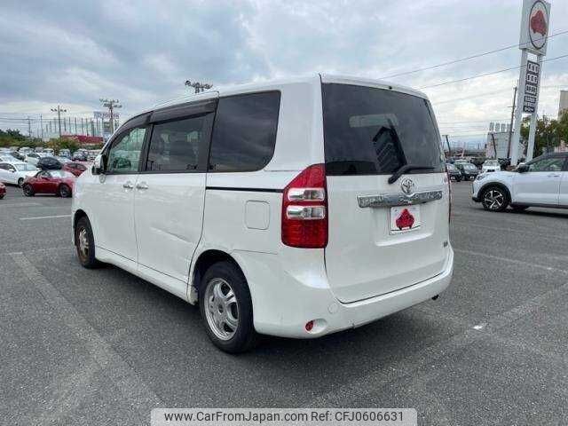 toyota noah 2011 504928-927030 image 2