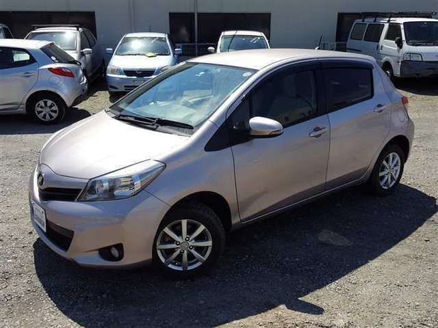 toyota vitz 2012 J2020558-20190415 image 2