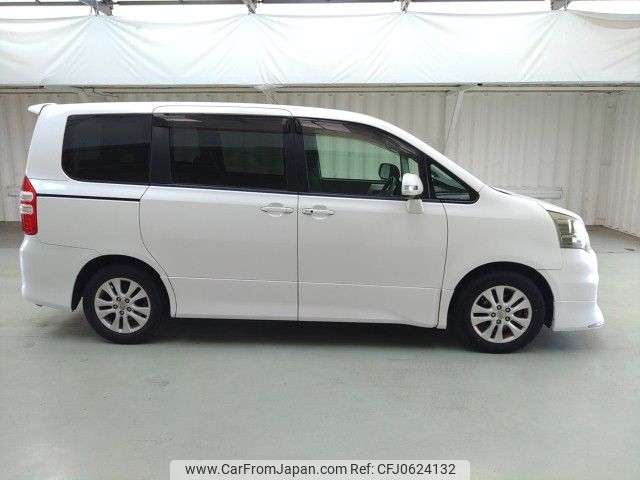 toyota noah 2010 ENHANCEAUTO_1_ea292877 image 2