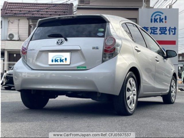 toyota aqua 2013 -TOYOTA 【名変中 】--AQUA NHP10--6135585---TOYOTA 【名変中 】--AQUA NHP10--6135585- image 2