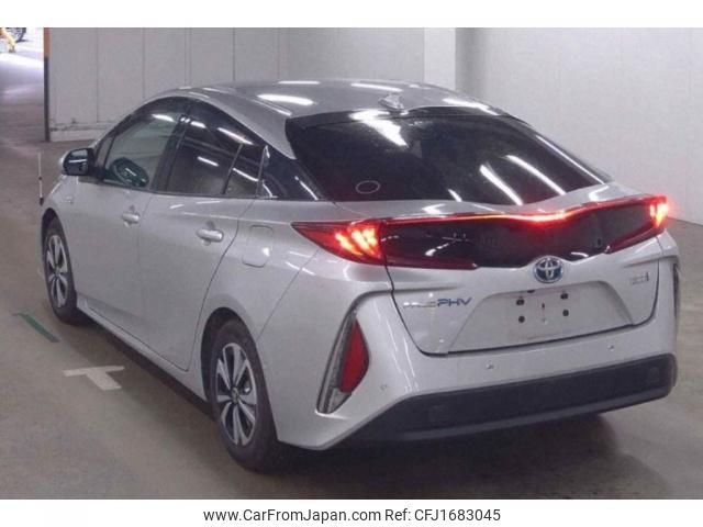 toyota prius-phv 2018 CFJ1683045 image 2