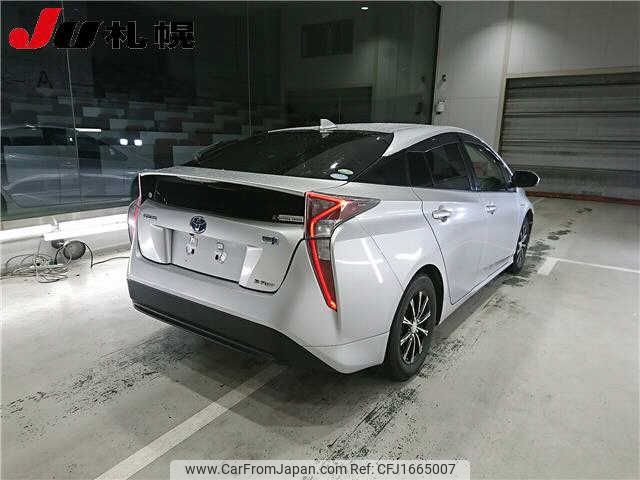 toyota prius 2016 CFJ1665007 image 2