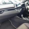 toyota c-hr 2018 quick_quick_DAA-ZYX10_ZYX10-2108916 image 5