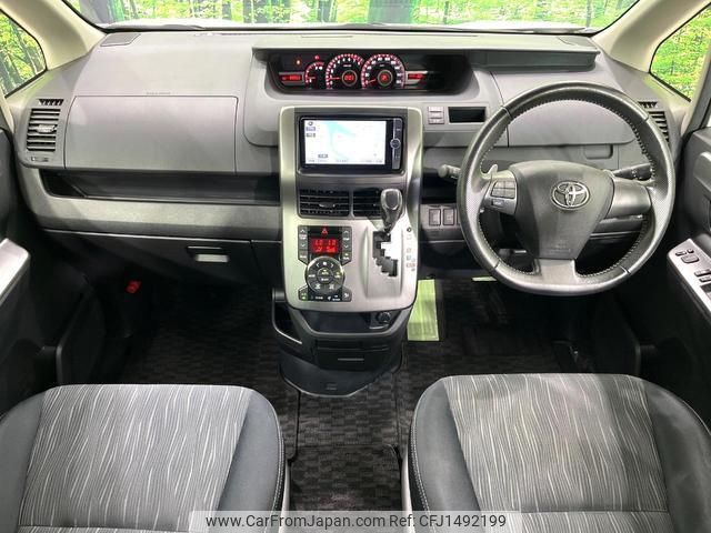 toyota voxy 2012 quick_quick_ZRR70W_ZRR70-0516386 image 2