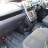 toyota voxy 2013 -TOYOTA--Voxy ZRR70W--0551052---TOYOTA--Voxy ZRR70W--0551052- image 5