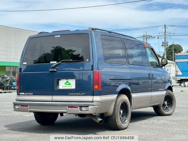 chevrolet astro 2001 CFJ1696458 image 2