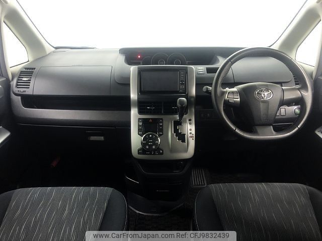 toyota voxy 2011 -TOYOTA--Voxy DBA-ZRR70W--ZRR70-0458094---TOYOTA--Voxy DBA-ZRR70W--ZRR70-0458094- image 2