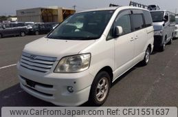 toyota noah 2004 CFJ1551637